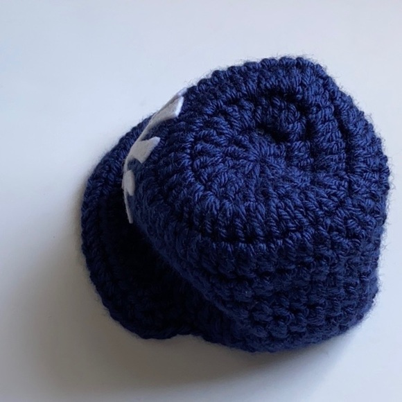New York Yankees Hand-Knit Newborn Hat - Picture 8 of 14